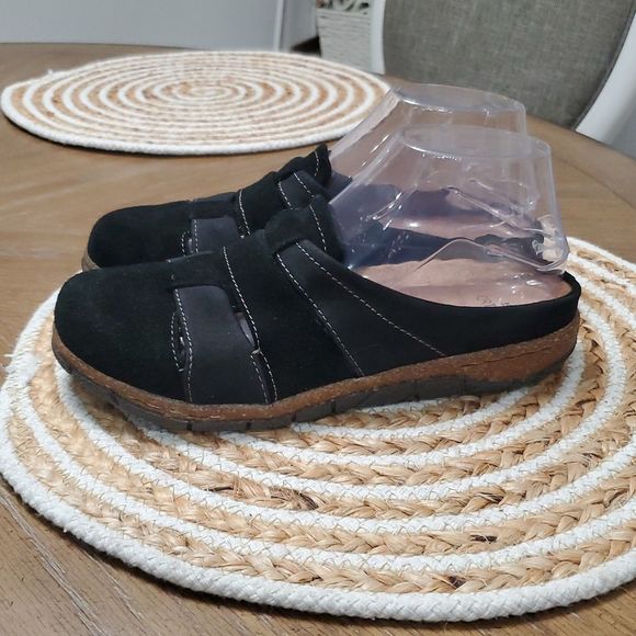 Earth Origins  Ellery Women’s Black slip on Suede sandal clog, Size 7 - Picture 4 of 8